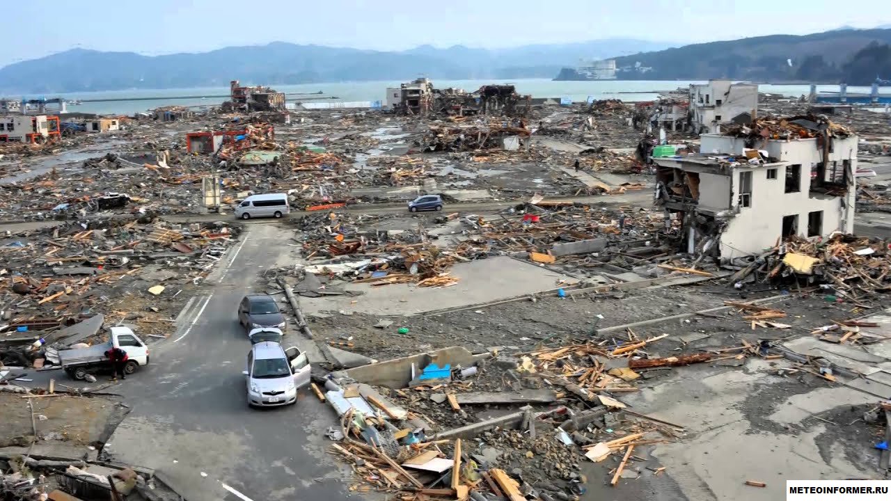 Natural disasters tsunami. ЦУНАМИ В Японии в 2011. ЦУНАМИ В Японии 2004. Наводнение в Японии 2011. Стихийные бедствия ЦУНАМИ.